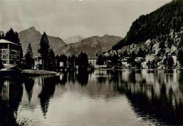 Masare di Alleghe Veneto IT verso il gruppo Sansone Dolomiti