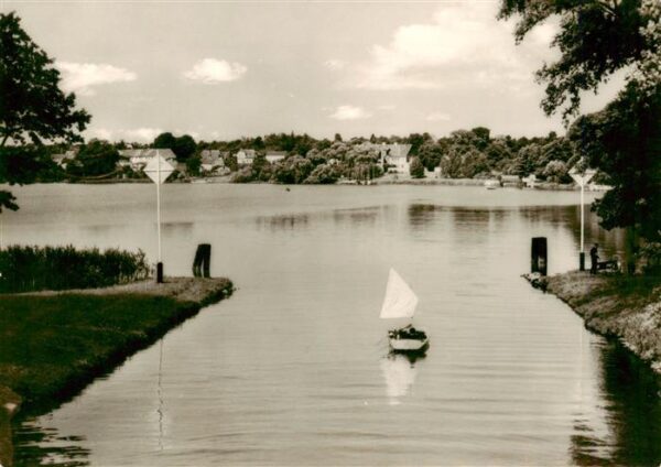 Flecken Zechlin Rheinsberg Einfahrt in den Schwarzen See