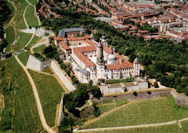 Wuerzburg Bayern Festung Marienberg Fliegeraufnahme