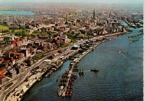 Hamburg Hafen und Stadt Fliegeraufnahme