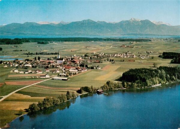 Eggstaett Oberbayern mit Hartsee Blick zum Chiemsee und Alpen