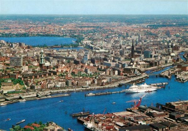 Hamburg Panorama vom Hafen Richtung Stadt