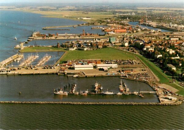 Cuxhaven Nordseebad Faehrhafen und Jachthafen Fliegeraufnahme