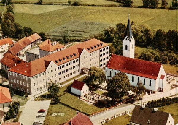 Weichs Dachau Maedchenrealschule mit Schuelerinnenheim der Schulschwestern UL Fr