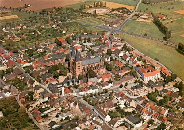 Xanten Stadt Kirche und Roem Amphitheater Fliegeraufnahme