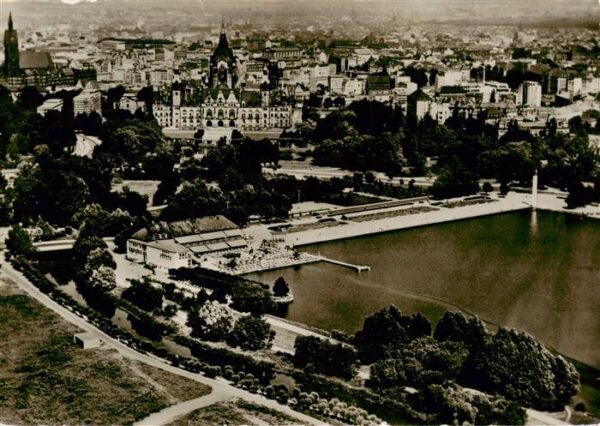Hannover Maschsee mit Neuem Rathaus und Marktkirche Fliegeraufnahme