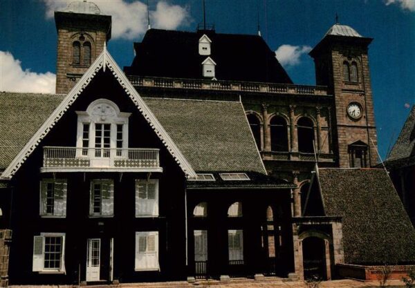 Antananarivo Tananarive Madagaskar Manampisoa et le palais de la Reine