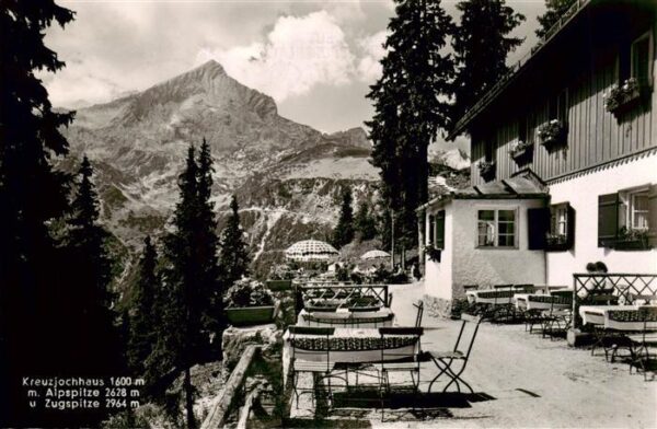 Kreuzjochhaus 1600m Garmisch-Partenkirchen mit Alpspitze und Zugspitze