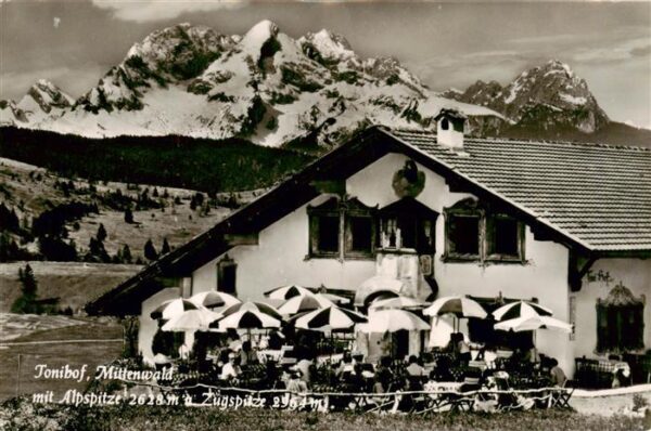 Mittenwald Bayern Tonihof mit Alpspitze und Zugspitze