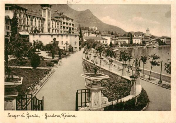 Gardone Riviera di Garda IT Promenade
