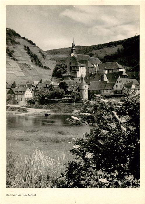 Beilstein Mosel Partie an der Mosel mit Kirche