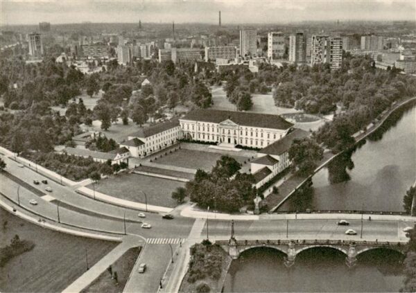 Berlin Schloss Bellevue mit Hansviertel Fliegeraufnahme