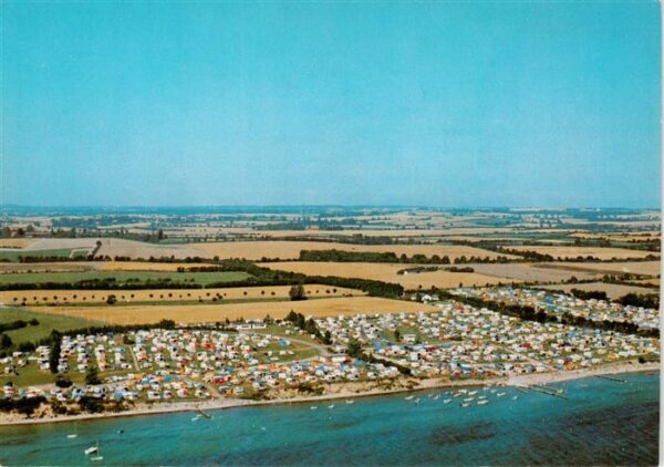Pelzerhaken Neustadt Holstein Campingplatz Suedstrand und Seeblick Fliegeraufnah