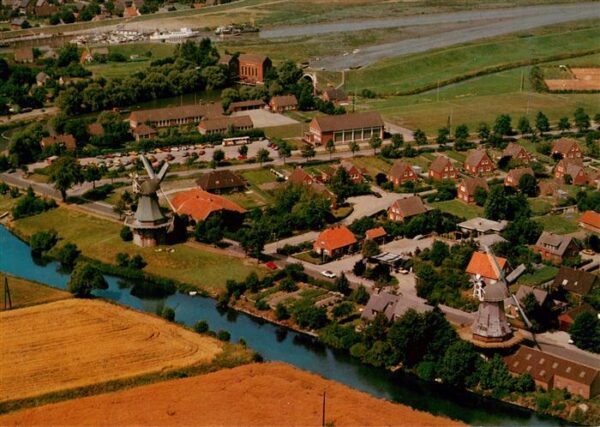 Greetsiel Fliegeraufnahme mit Zwillingsmuehlen