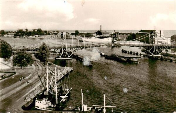 Wilhelmshaven Blick auf Hafen und Kaiser Wilhelm Bruecke