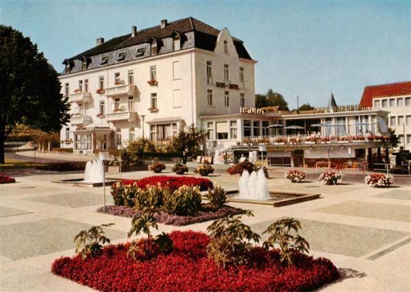 Bad Orb Salinenplatz mit Bade Hotel und Cafe Burgring