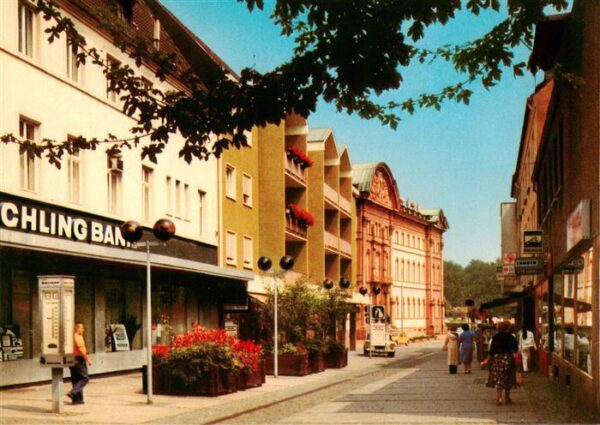 Zweibruecken Pfalz Muehlstrasse Fussgaengerzone mit Schloss