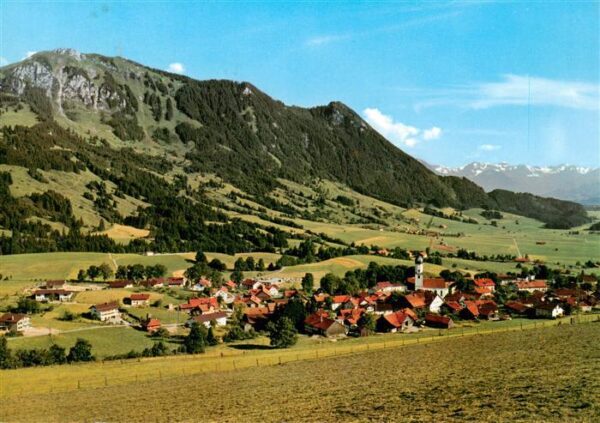 Rettenberg Oberallgaeu mit Gruenten und Allgaeuer Hochgebirge