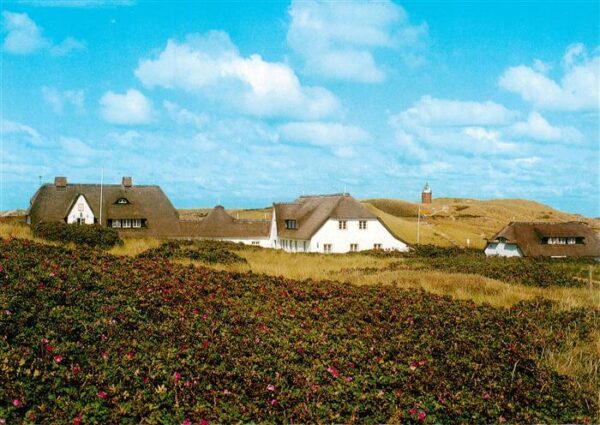 Kampen  Sylt Haus Kliffende mit Blick zum Duenenleuchtfeuer