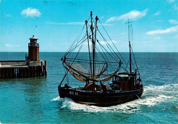 Buesum Nordseebad Krabbenkutter Leuchtturm