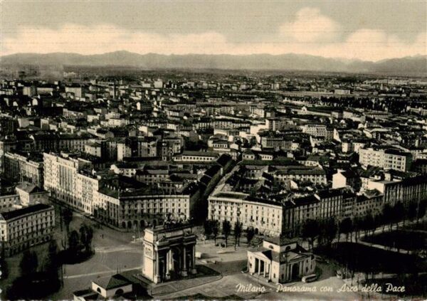 Milano Mailand IT Panorama con Arco della Pace