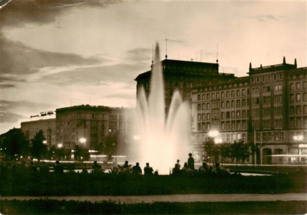 Magdeburg Abend in der Wilhelm Pieck Allee