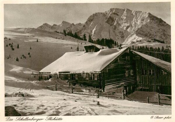 Berchtesgaden Schellenberger Skihuette auf dem Rossfeld mit dem Hohen Goell