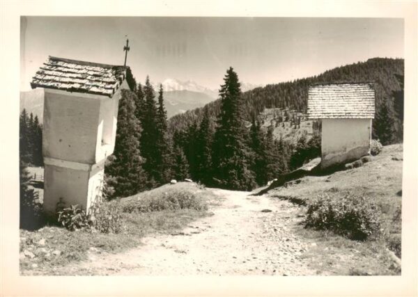 Matrei Brenner Tirol AT Maria Waldrast Josefskapelle mit Blick gegen Olperer