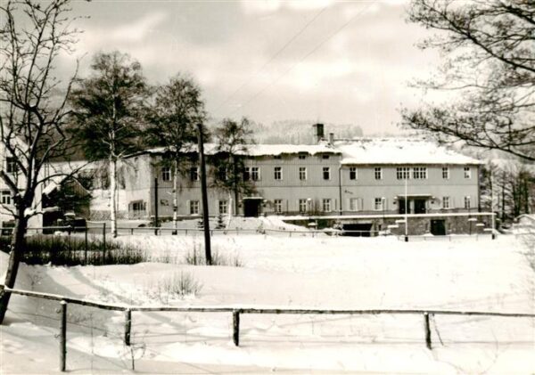 Walthersdorf Erzgebirge Ferienheim des VEB Zentralwerkstatt Regis im Winter